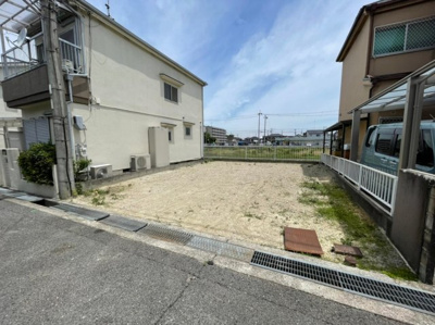 【前面道路含む現地写真】 | 条東小・建築条件なし更地・南西向き・土地22坪・和泉市葛の葉町3丁目 | 前面道路含む現地写真です