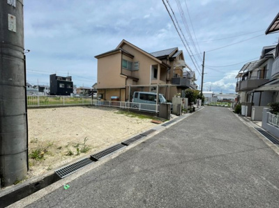 【前面道路含む現地写真】 | 条東小・建築条件なし更地・南西向き・土地22坪・和泉市葛の葉町3丁目 | 前面道路含む現地写真です