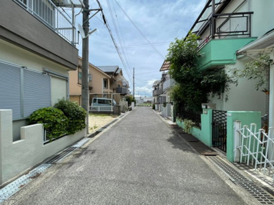 【前面道路含む現地写真】 | 条東小・建築条件なし更地・南西向き・土地22坪・和泉市葛の葉町3丁目 | 前面道路含む現地写真です
