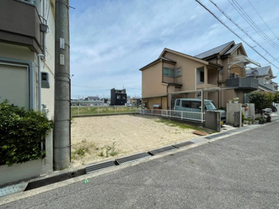 【前面道路含む現地写真】 | 条東小・建築条件なし更地・南西向き・土地22坪・和泉市葛の葉町3丁目 | 前面道路含む現地写真です