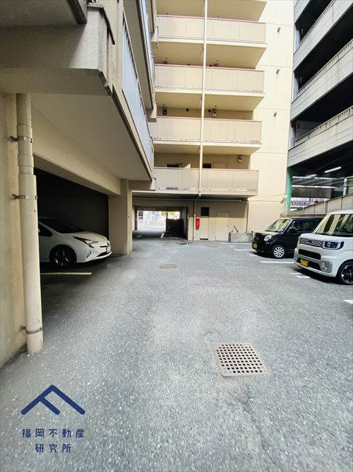 天神南ハイツの駐車場