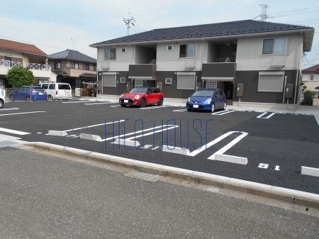 プランドールⅠの駐車場