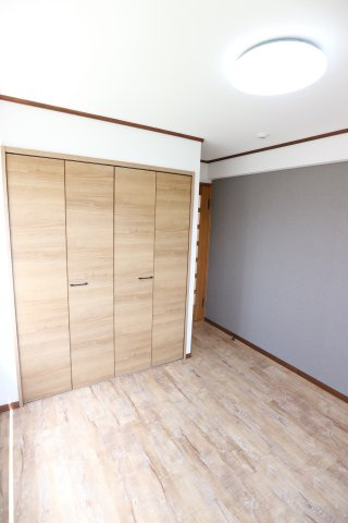 エリナスビルの洋室