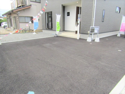 【駐車場】 | クレイドルガーデン甲斐市竜王新町第2　2号棟 | 駐車スペースは3台です♪