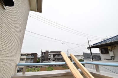 【展望】 | 東大和立野２丁目　E号棟 | 景色を遮るものがないと、陽の光を長い時間浴びられます。空気も澄んでいるように感じますね。