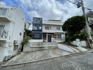 【駐車場】 | 現状写真（2022.5月現在）
繁華街近くで好立地。駐車場３台分あります。