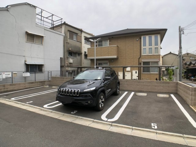 カーサルピナスの駐車場