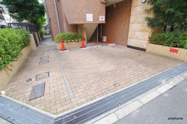 プレサンス梅田EAST　仲介手数料無料の駐車場