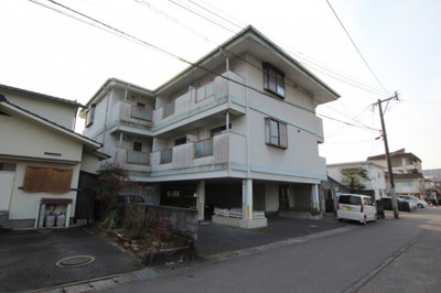 【外観】 | メゾン・ド・ソレイユ | 近くにはコンビニデンスストアもあります。