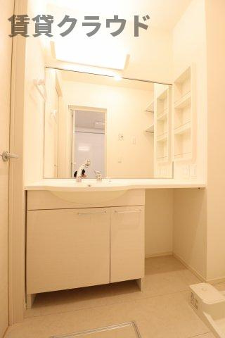 ソフィアクレールBの洗面所|椅子やダストボックスがしまえるスペースがあります♪