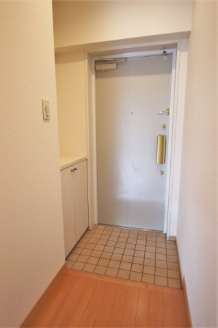 グランガーデン足代新町の玄関