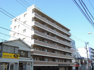 【外観】 | 総戸数２６戸、平成１１年１１月築、管理人は日勤勤務につき管理体制良好です♪