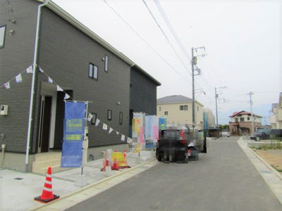 【前面道路含む現地写真】 | クレイドルガーデン　甲斐市中下条第5　2号棟 | 前面道路含む現地写真です