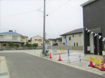 【前面道路含む現地写真】 | クレイドルガーデン　甲斐市中下条第5　2号棟 | 前面道路含む現地写真です