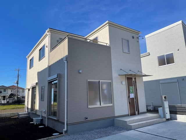 上里町金久保（全3棟）3号棟の外観|ナチュラルで飽きの来ないデザインは流行に左右されない家の形です。外構も綺麗に仕上がっています(^▽^)/