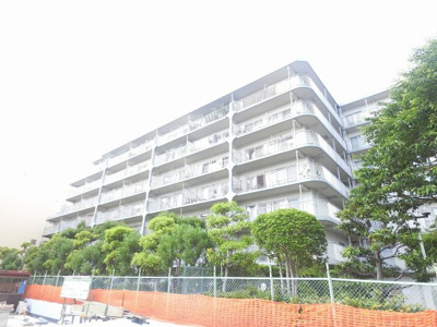 【外観】 | 鶴見ハイライズ | 総戸数７９戸、昭和５６年５月築、管理人は住込勤務につき管理体制良好です♪