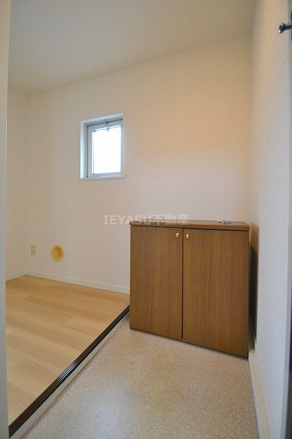 KAWAMAビルの玄関