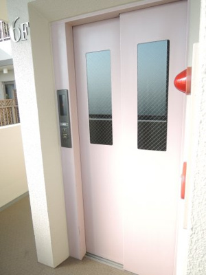 【その他共用部分】 | ユニテ梶ヶ谷テラス | お買い物時やベビーカーの出し入れに便利なエレベーター付です。