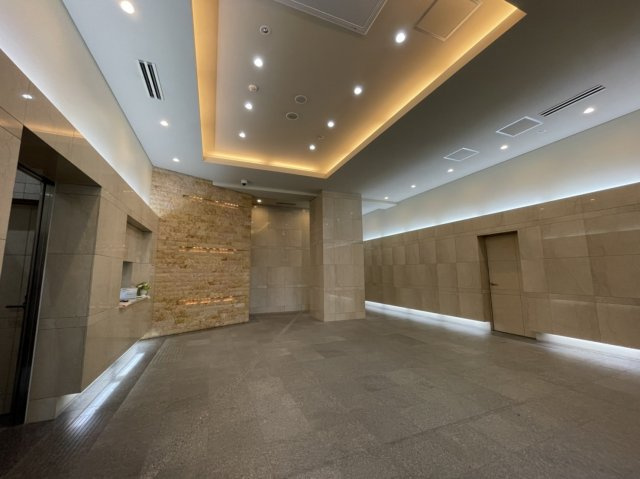 駅徒歩１分の駅近物件☆南東角住戸２ＬＤＫ☆室内丁寧にお使いの美室☆ネバーランド御幸町御池ギャルデのエントランス|エントランス