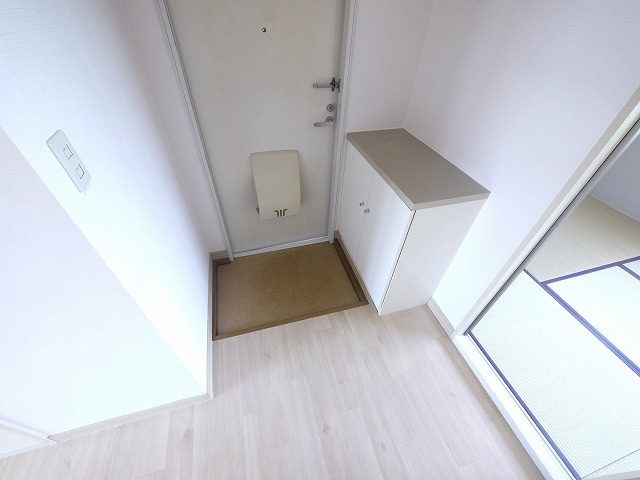 ヴィラージュ堀川Dの玄関