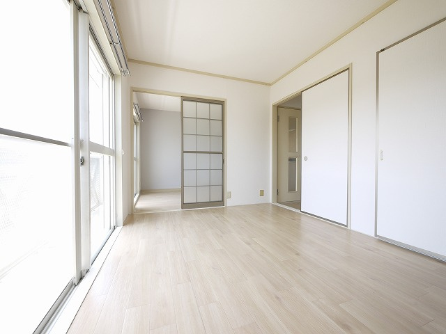 ヴィラージュ堀川Dの洋室