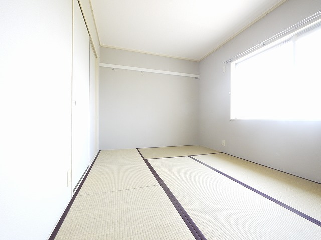 ヴィラージュ堀川Dの和室