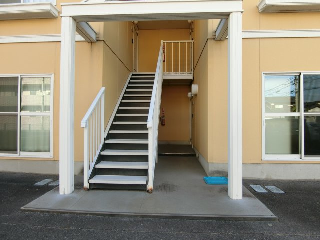 リバティ松本　B棟のエントランス