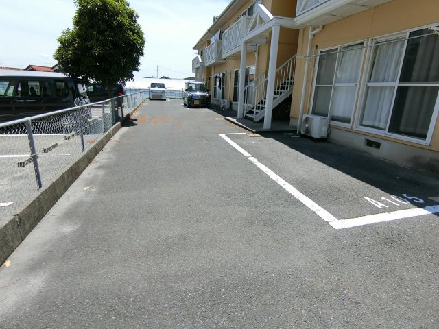 リバティ松本　B棟の駐車場