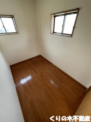 【その他】 | 大誠ハイツ北高下Ⅰ | 大きな窓付きの納戸です