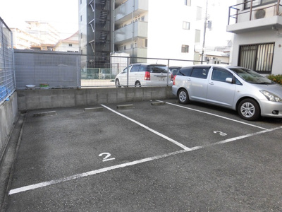 【駐車場】 | エトワール小松 | 敷地内駐車場です。