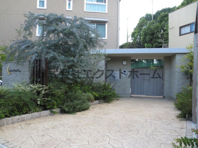 ルナパレス神足のエントランス