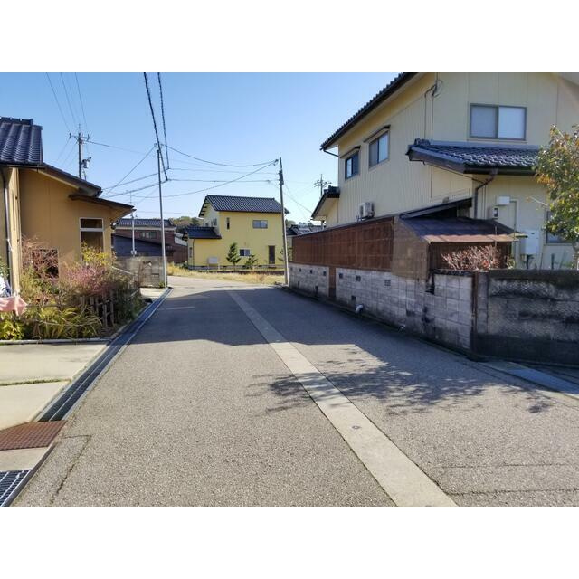 かほく市横山の前面道路含む現地写真