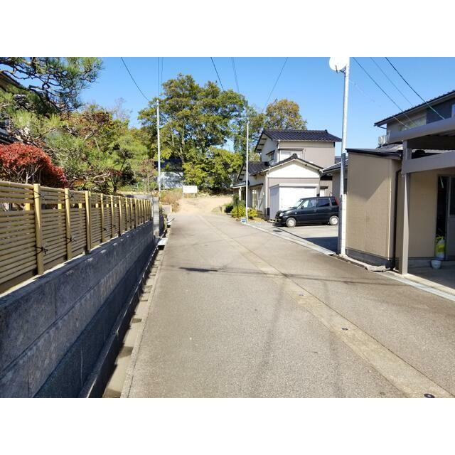 かほく市横山の前面道路含む現地写真