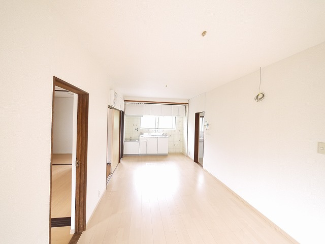 北澤戸建の居間・リビング