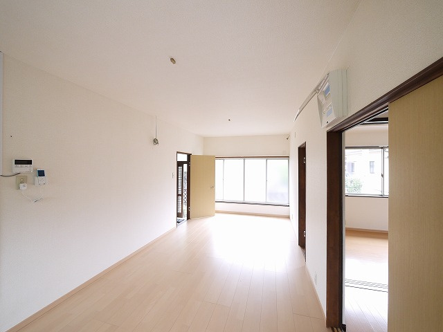 北澤戸建の居間・リビング