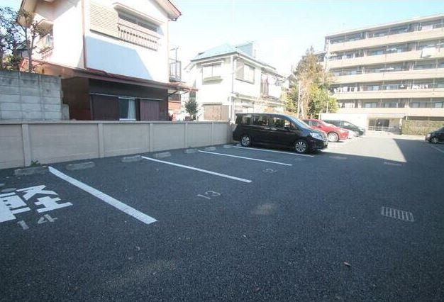ヴィヴレ皆寿の駐車場