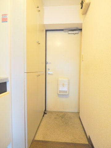 アロー壱番館の玄関