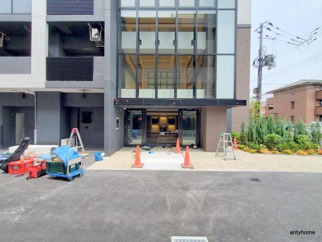 エステムコート新大阪15フロウ　仲介手数料無料のエントランス