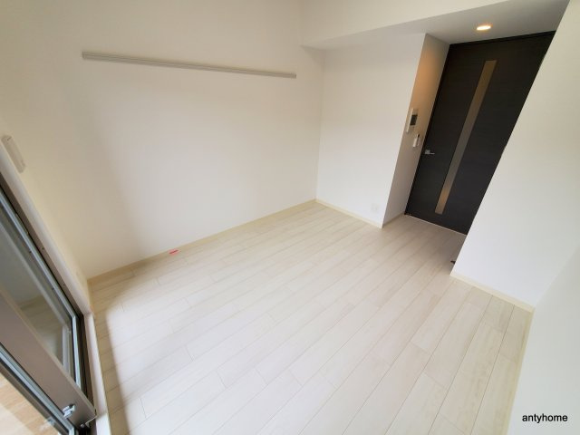 エステムコート新大阪15フロウ　仲介手数料無料の居間・リビング