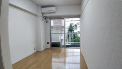 【エントランス】 | ドムスケーブ | 別部屋の参考写真です。