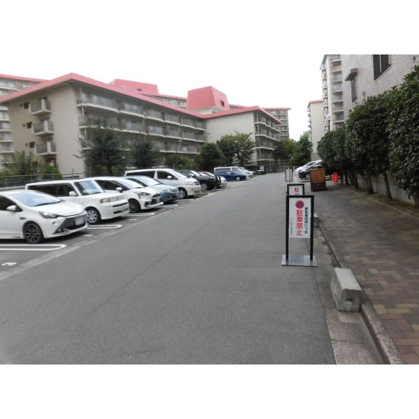 ハイツ新森小路の駐車場|敷地内駐車場です。