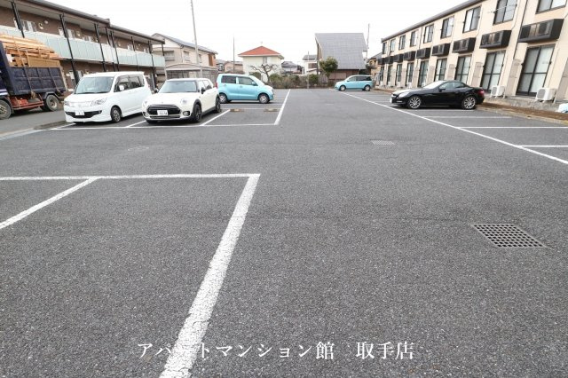 レオパレスムカイハラの駐車場