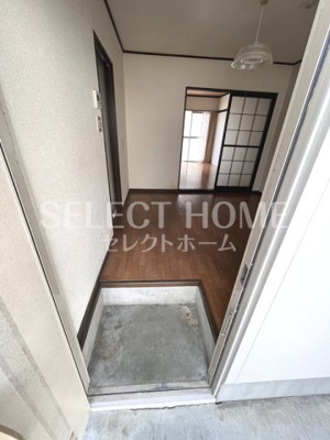 【玄関】 | ファミールハイツB棟 | 収納もある玄関です