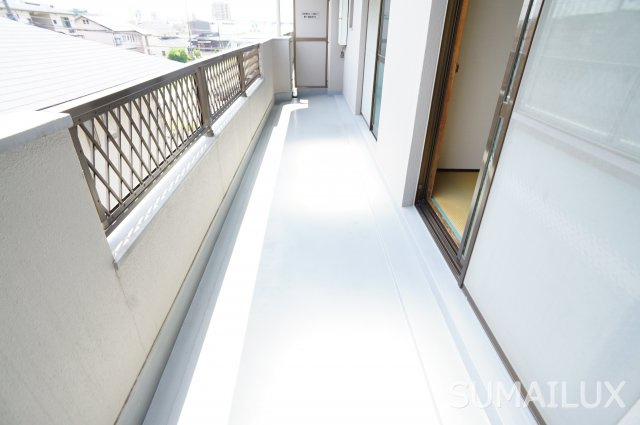 熊本市南区江越１丁目の賃貸マンションのバルコニー