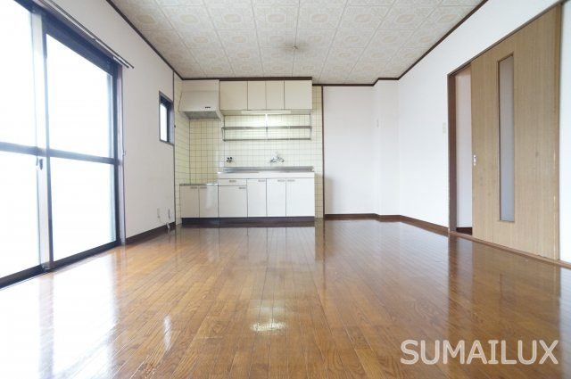 熊本市南区江越１丁目の賃貸マンションの居間・リビング