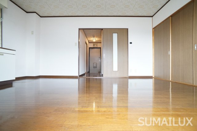 熊本市南区江越１丁目の賃貸マンションの居間・リビング