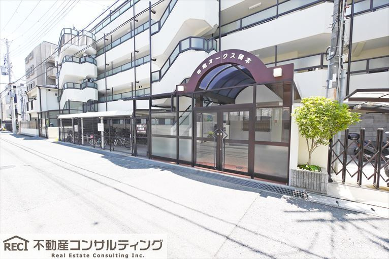 甲南オークス岡本の駐車場