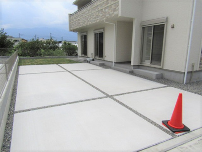 【駐車場】 | ブルーミングガーデン　市川三郷町上野1号棟 | カースペースは４台ぶんです♪