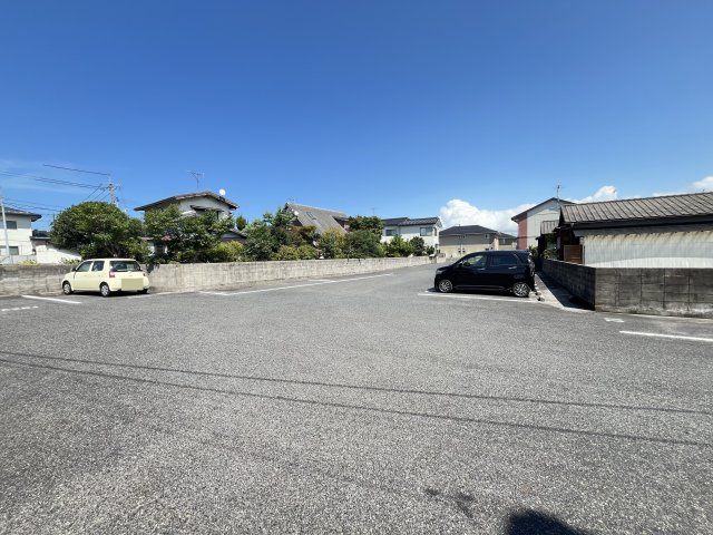 パルディアAの駐車場