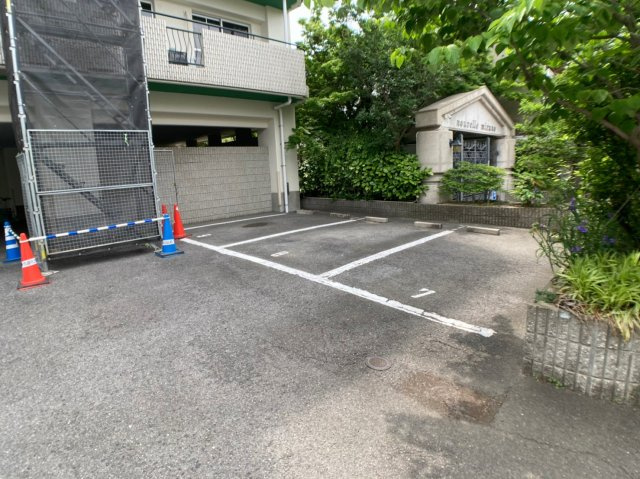 ヌベルミズノの駐車場